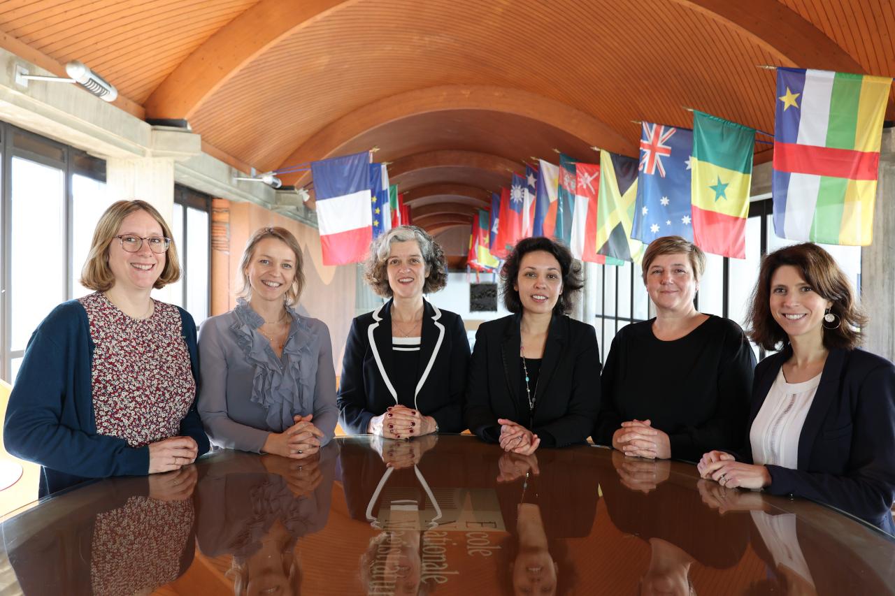 Myriam Saunier, Emmanuelle Lajus-Thizon, Amanda Gedge-Wallace, Inès Gharbi, Céline Mugerli et Alexandra-Elsa Moreau préparent les équipes de l’ENM